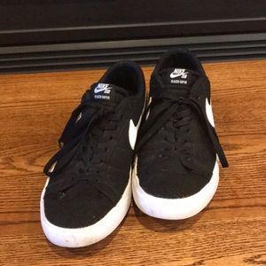 Men’s 10.5 Nike Casual Shoes (52)